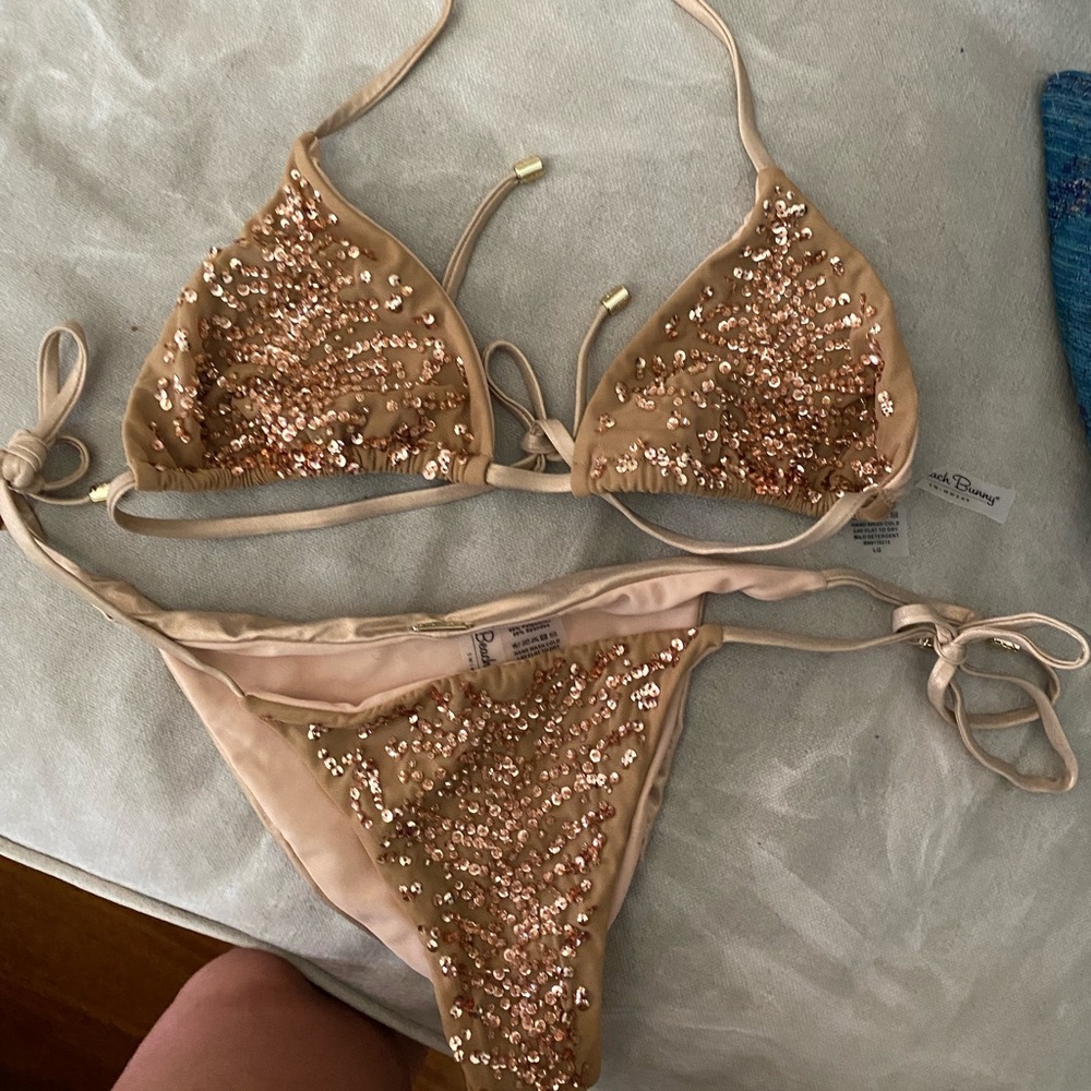 Worn 1x brand new Beachbunny bikini! Top XL Bot M